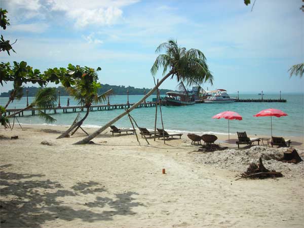 the pier on victory beach in sihanoukville