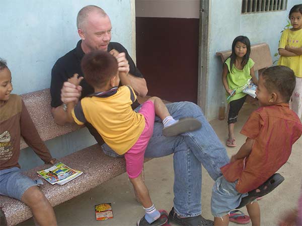 henrik and the kids in sihanoukville, cambodia
